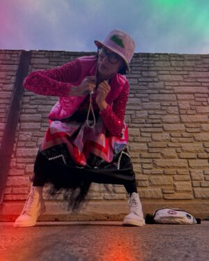 Sarain Fox Instagram - Life in colour. 🎨 

Thanks @westernusc for having me. 

Wearing: 

Skirt by @zazegaakwe 
Hat, Fanny pack and vest by @canadagoose 

#liveintheopen