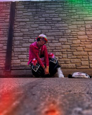 Sarain Fox Instagram - Life in colour. 🎨 

Thanks @westernusc for having me. 

Wearing: 

Skirt by @zazegaakwe 
Hat, Fanny pack and vest by @canadagoose 

#liveintheopen