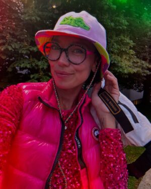 Sarain Fox Instagram - Life in colour. 🎨 

Thanks @westernusc for having me. 

Wearing: 

Skirt by @zazegaakwe 
Hat, Fanny pack and vest by @canadagoose 

#liveintheopen