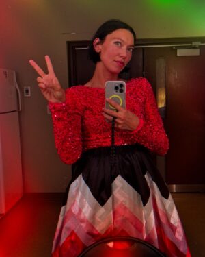 Sarain Fox Instagram - Life in colour. 🎨 

Thanks @westernusc for having me. 

Wearing: 

Skirt by @zazegaakwe 
Hat, Fanny pack and vest by @canadagoose 

#liveintheopen