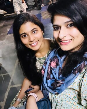 Saranya Pradeep Instagram - 😍Met this darling the other day - A sweetheart, #ambajipettamarriageband #bhamakalapam movie star and a school friend😍
So many random talks about our school, farewell, skin and haircare🤪, movies, daily routines and trust me the time just flew by❤️
Loved how considerate you were @iam_sharanyapradeep about my food choices😉 And dont kill me for the last clip - diligent driver😝
Kaludham malla in our next plans which u guys will plan🤪

#meetup #schoolfriend #weekend #funtalks #oldfriends #saturday #hyderabad #filmnagar #indiatrip