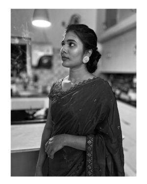Saranya Pradeep Instagram - 🖤🩶🤍

#selflove #sareelove #fashion #sarees #feels #comfortable #sareefashion #indianwear #india #ethnicwear #love #traditional #sareeindia #indianfashion #happiness #sareelover #silk #style #instagram #sareestyle #sareecollection
