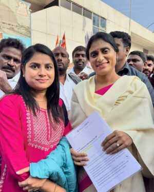 Saraswathi kuna Instagram - Jai congress ✊ special status kosam Delhi yatra @realyssharmila @indianyouthcongress @rahulgandhi
