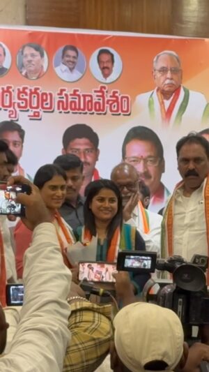 Saraswathi kuna Instagram - Jai congress @realyssharmila @incindia @indianyouthcongress