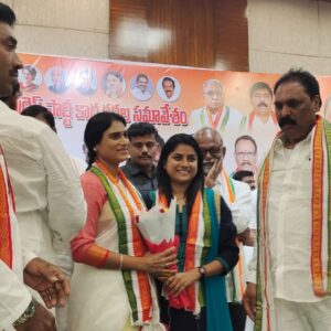 Saraswathi kuna Instagram - Jai congress @realyssharmila @incindia