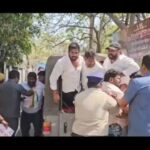 Saraswathi kuna Instagram - ఆంధ్రప్రదేశ్ కాంగ్రెస్ కమిటీ అధ్యక్షురాలు శ్రీమతి వైయస్ షర్మిలమ్మ గారి పిలుపుమేరకు మరియు ఆంధ్రప్రదేశ్ యువజన కాంగ్రెస్ రాష్ట్ర అధ్యక్షులు లక్కరాజు రామారావు గారి ఆధ్వర్యంలో ఆంధ్రప్రదేశ్ యువజన కాంగ్రెస్ మరియు ఎన్.ఎస్.యు.ఐ ఆధ్వర్యంలో దగ డీఎస్సీ వదు మెగా డీఎస్సీ కావాలి అని వెంటనే 30వేల ఖాళీలను భర్తీ చేసేందుకు నోటిఫికేషన్ విడుదల చేయాలని. ఈరోజు శ్రీకాకుళం లో ధర్మ ప్రసాదరావు మంత్రి ఇంటి ముటడి చేయడంతో.పోలీసుల దౌర్జన్యంతో వెంటనే యువజన కాంగ్రెస్ నాయకులను పోలీస్ స్టేషన్ కి తరలించడం జరిగినది. దీనిని తీవ్రంగా ఖండిస్తున్న ఆంధ్రప్రదేశ్ యువజన కాంగ్రెస్ రాష్ట్ర ప్రధాన కార్యదర్శి బట్టు శ్రీకాంత్ గారు... Indian Youth Congress Rahul Gandhi Manickam Tagore Indian National Congress @followers Srinivas BV Manu Jain Raksha Ramaiah S Mallikarjun Kharge Mamta Nagireddy Krishna Allavaru Indian National Congress - Andhra Pradesh YS Sharmila Reddy Rakesh Reddy P Raam Lakkaraju NSUI Andhra pradesh #APCC #AICC #BattuSrikanth #YSSharmila #RahulGandhi #ManickamTagore #MallikarjunKharge #AndhraPradesh #Guntur #Congress #AndhraPradeshElections2024 #AndhraPradesh