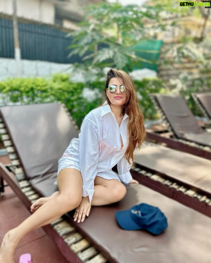 Sarika Dhillon Instagram - I love happy me❣️ She’s so pretty & full of life. . . . . . #SAREEKA#ACTOR#BLESSED #goa#metime#vaccation