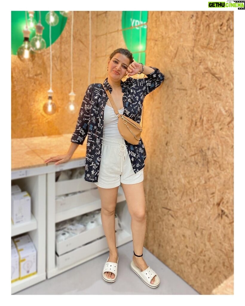 Sarika Dhillon Instagram - Yahi kiya Maine #IKEA me😣 Waha pahuchne me hi thakk gye 😂