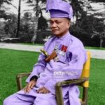 Sarimah Ibrahim Instagram - It is that duit raya time of the year again. Kids and all the unmarrieds (cheeky friends!) collecting fervently. 😅 I have been trying to figure out how to explain to @tunkusofianajihah that this is her great great grandfather. Almarhum Tuanku Abdul Rahman - Agong Pertama. 🤲🏻🌙🇲🇾 It is not that easy to explain somethings to children when they ask. And they want to use up all 'their' duit raya instead of saving it. Especially when their greatx2 grandfather is on the Malaysian Ringgit Note @jamienx200t 😄 How to say NO lah?!😅 @rizalhakimm_punyer Almarhum Tuanku Sir Abdul Rahman ibni Almarhum Tuanku Muhammad. Yang di-Pertuan Agong Pertama Malaysia. 31 Ogos 1957 - 1 April 1960. Almarhum Tuanku meninggal dunia pada hari ini 64 tahun lepas diusia 64 tahun (24 Ogos 1895 – 1 April 1960)