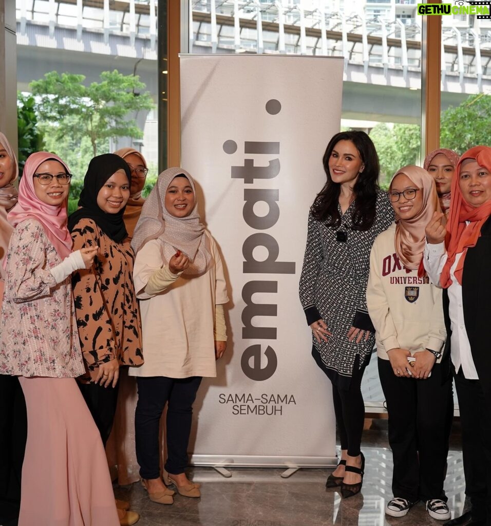Sarimah Ibrahim Instagram - Attended and shared some thoughts at an insightful event today that shed light on the importance of mental health with @ngo_empati. Thanks to @zus.coffee for the amazing drinks! It's amazing how a simple cup of coffee can bring people together and spark meaningful conversations. @ngo_empati @zus.coffee @epie_temerloh @maskteam