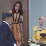 Sarimah Ibrahim Instagram - Apabila seorang suami tidak dapat menjadi Khalifah di rumah sendiri, dia akan menjadi ‘Lelaki’ di luar rumahnya... Sebuah lagi karya hebat daripada Eirma Fatima selepas ‘Perempuan Itu’. Lakonan hebat Dato’ Adi Putra, Che Puan Sarimah Ibrahim, Fazura dan Nabila Huda! ▶️ LELAKI ITU Mulai 19 Mac -> Isnin - Jumaat -> 10 Malam di Slot Samarinda, TV3! Dibintangi : @adpadiputra sebagai Mirza @sarimahibrahim sebagai Qaidah @missfazura sebagai Imani @kupu_kupu sebagai Sarina @aedyxashraf sebagai Khairullah @hannahdelisha sebagai Batrisya @nadia.brian Sharifah Baiyinah @sophiekoshka sebagai Sharifah Bahiyah @fadlanhazim sebagai Amin Dan ramai lagi! Arahan @ermafatima @alongkamaludin & Ain Sharif Terbitan Rumah Karya Citra #DramaSangat #TV3Malaysia #Samarinda #LelakiItu #MacamDuluDulu