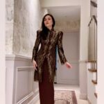 Sarimah Ibrahim Instagram - Second beautiful outfit for Raya..🌙🤎👑 It's a more traditional, glam regal look by the amazing @rizmanruzaini @rizman.n From his Couture collection. 🌙 #ootd #rayaootd #rizmanruzaini #raya2024 #selamathariraya #eidmubarak #lelakiitu #dramaviral #qaidah #sarimah #thisisSarimah #notqaidah #thenadzimuddins #rizmanruzainicouture
