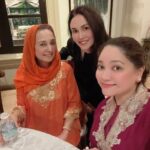 Sarimah Ibrahim Instagram - Lovely terawih with the fam 💚🥰🤲🏻🤲🏻 Alhamdulillah for every blessing and rezeki. May everyone be kept healthy happy and safe. 🤲🏻 #jaafarclan #nadzimiddinclan #mudzaffarclan @tengkualana @t.a.j.j @heidihanif @yimbosauce @aliabastamamkl @alianaq1226 @alia6astamam @tunkunadia @tengkual @tpj_n9 @tunkumyra @jamienx200t @marisasoraya @ninakazman @tmalauddin