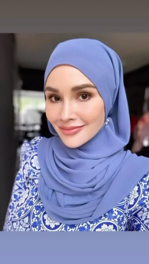 Sarimah Ibrahim Instagram - #teamqaidah get ready again for Tonight.... #lelakiitu 

Soalannya: If you got hurt as much as Qaidah did... would YOU do any different.....? Seriously?
10pm on @tv3malaysia

 @dramasangat repeat 12:30am on TV3 and also all episodes ada kat TONTON App 👁️👁️📺🫵🏻🎬💔