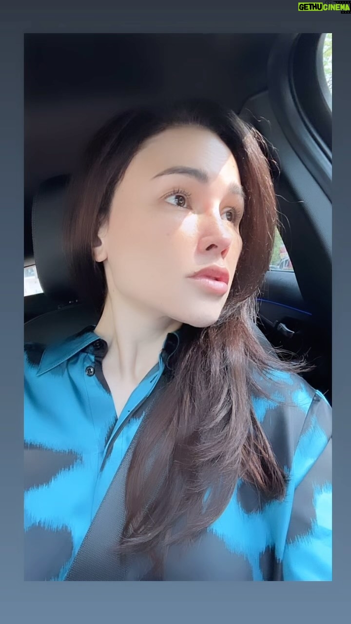 Sarimah Ibrahim Instagram - In a traffic jam and those RIM chart/ NTV7/ 2000's tunes kick offfffff 💥🔥😩 &.....Bila Qaidah dah tak kuasa nak stress sebab laki dia curang best friend dia penyondol😵‍💫🫵🏻🗣️👀 #2000s @backstreetboys @britneyspears @eminem @direalshaggy @dmx @rikrokofficial #fyp #foryoupage #sarimah #fypシ #tvdrama #qaidahhaslostit #lelakiitu