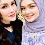 Sarimah Ibrahim Instagram – So happy dapat beraya and meet up with my favourite beautiful @ctdk malam ni..🤲🏻❤️🏡 

Thank you  @globalstationsb jemput kita ke Open House  Datin Zaitun sekeluarga…macam reunion tadi… 😘😍

Fun fact- Ada only 1 year difference between us two 💋

Oh and Dato K and i are both born on the 19th Feb! 🤷🏻‍♀️👍🏻🤩

#beraya #datositinurhaliza #biduanita #ctdk