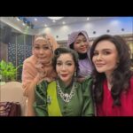 Sarimah Ibrahim Instagram - What a night ! What a REUNION!!! 🤩😱🤗🤗 At @meloditv3 @tv3malaysia Raya Evwnt with My old buddy radhi @radhioag 💫 my first onscreen 'BF' Azri @azri.iskandar_official ☄️🎬, the Elite girls!! @sashasaidin and @lindarafar 💋🫵🏻, Dtk Norman @norman.abdulhalim , @lizzaabdullah_fc 💥, my AIM buddy @iedamoin79 Ifa!! @ifa_raziah 💃🏻.. plus @bellaastillah gorgeous and my screen 'daughter' @nadia.brian of course!❤️ and the amazing @ainaabdul 🗣️💋 Missing here was @afdlinshaukiofficial @esmadaniel @byajai and @fizzfairuzofficial and so many friends!!👀👁️👁️🥰😍 @annajobling @iqram.dinzly @emma_maembongofficial @chacha_maembong Was hoping to see @ninisuka and @lalalip ❤️ #melodiraya2024 #meloditv3 #melodiraya #kawan2 #celebrities #legends #superstars #lelakiitu