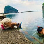 Sarina Suzuki Instagram - 海遊び終えてひと休み。 シュノーケルするするリオト眺めてたらわたしもやっぱりやりたくなって（もうママいいわーって着替えたくせに 親子でシュノーケル😂 #積丹 #シュノーケル #土下座シュノーケル