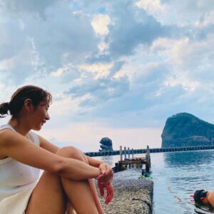 Sarina Suzuki Instagram - 海遊び終えてひと休み。
シュノーケルするするリオト眺めてたらわたしもやっぱりやりたくなって（もうママいいわーって着替えたくせに
親子でシュノーケル😂

#積丹
#シュノーケル
#土下座シュノーケル