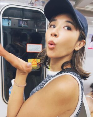Sarina Suzuki Instagram - 今日は横浜みなとみらいに
花火を観に行ってきた❗️
すごい迫力の花火に感動したのはもちろん、
何より観客のみんなも感動してるのを観るのが
1番嬉しくて幸せな気持ちになった。
どの目線やねんって感じやけど、最近幸せそうな人を見るのがすごい幸せ。