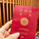 Sarina Suzuki Instagram - リオトの卒業式と 所属する合唱団のコンサートツアーを観に行くため渡英します🇬🇧 この日を楽しみに頑張ってきた‼︎‼︎‼︎ 何と表現していいのかわからないけど、空港にいるだけで心が本当に軽くなってる。 嬉しすぎて空港でカレーライスとナポリタンを 食べ過ぎて気持ち悪い😆笑 今回はリオトのコンサートを観に 色んな国に行くからいっぱい報告するね わたしの勝手な働き方改革を 理解してくれるスタッフの皆様 本当にありがとうございます。 行ってきます✈️ #riototomama