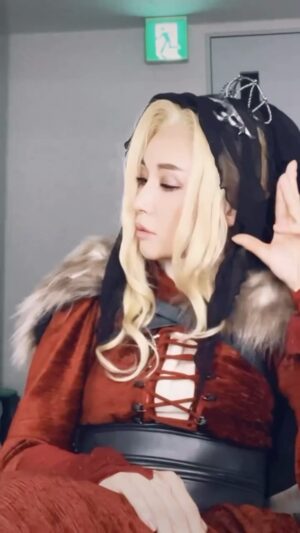 Sarina Suzuki Instagram - 踊るヘレナ王妃👑
#ファイルファンタジー
#FFBE幻影戦争