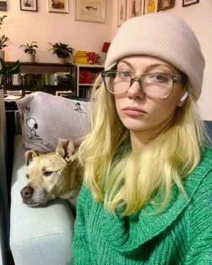 Sarma Melngailis Instagram - 🤓🤓🤓 I know I’m not smiling. I’ve discovered new joy in wearing winter hats. I was under the weather last week, and sleeping on the couch. Good news is we finally made it out of the city for the first time all year. A break (also to work on book edits). Trying to be off the grid this week to recharge but so far still on it. Please excuse me if I don’t reply to messages. Also for some reason lots of ppl seem to be watching BV again. 😬😳 please read my website posts if you haven’t already. 🙏🏻 and see my links in bio. I write on a Patreon too and communicate w people there. That support really helps. 2023 has been a strange year. Everything in limbo. I love you all, haters too, who need love most. 💓 also my friend @pchza has a new book coming out, I’m hereby recommending you preorder it. :) I need to catch up on sleep. Looooove Sarma and @oneluckyrescuedog who is thrilled to be out in nature. Pics after we get back. 🦆✨🤓💓🙏🏻💓🌲🪐❤️‍🩹💫