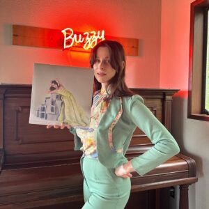 Sasha Spielberg Instagram - Still painting pets, still without pet www.bysashy.com (vinyl in bio, gotcha)
