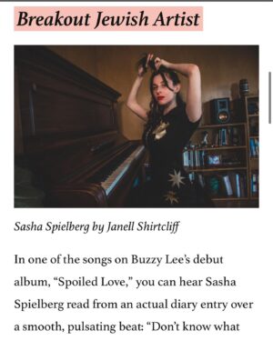 Sasha Spielberg Instagram - I too didn’t think it possible for another Spielberg to win an award but here we are on this new year blessed by @hey.alma as “Breakout Jewish Artist!” Thank you, l’shana tova!