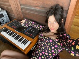 Sasha Spielberg Instagram - GEARHEAD MAY BE AT NEW YORK SHOW  6/21 tix in bio @moogsynthesizers