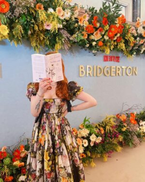 Sasha Alsberg Instagram - Dearest Readers, I went to the @netflixuk Bridgerton event and it was a ball 💕 cannot wait for season 3 and all the #Polin love! #bridgertonnetflix #bridgertonseason3 
Dress: @aclotheshorse’s GLORIOUS dress from @selkie