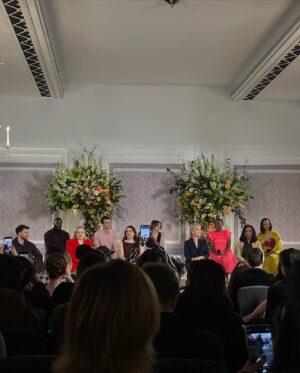 Sasha Alsberg Instagram - Dearest Readers, I went to the @netflixuk Bridgerton event and it was a ball 💕 cannot wait for season 3 and all the #Polin love! #bridgertonnetflix #bridgertonseason3 
Dress: @aclotheshorse’s GLORIOUS dress from @selkie