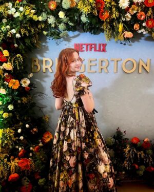 Sasha Alsberg Instagram - Dearest Readers, I went to the @netflixuk Bridgerton event and it was a ball 💕 cannot wait for season 3 and all the #Polin love! #bridgertonnetflix #bridgertonseason3 
Dress: @aclotheshorse’s GLORIOUS dress from @selkie