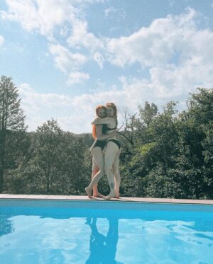 Sasha Alsberg Instagram - the people 💕 Part 1 of our heavenly trip to Château de Saint-Germain-des-Prés (@manorandmaker) 🏰❤️🇫🇷 

📷 Photography by @cre8vman 

#France #dordogne #manorandmaker #creativeretreat #visitfrance #chateaulife #summerholiday #cottagecore
