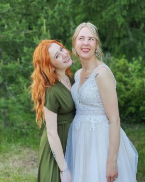 Sasha Alsberg Instagram - My favorite lass got married!! Congratulations to the beautiful bride and groom 🤍 the wedding, the people, the music, the food, the…well, EVERYTHING (!!) was otherworldly. Absolute perfection.

 And Finland, you are magical. ✨ 

#MyBestieIsAWifey @hannaaalina