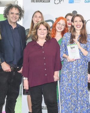Sasha Alsberg Instagram - Trade Publisher of the Year!! 🎉 So proud of my @joffebooks fam - WE DID IT! 💚 

Thank you @halohairextensions for giving me such luscious locks!
 #ipgawards #bookpublishing #bookstagram