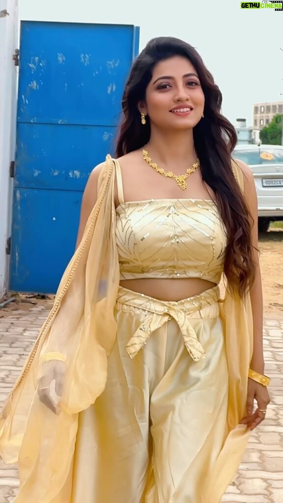 Sasmita Piyali Sahoo Instagram - Aapke pyaar mein💛💫.. #reelitfeelit #reels #reelsinstagram #hindisong #90s #love #odiagirl #actress #beautiful #gold #jewellery #reelsindia #instagram #sasmitapiyalisahoo