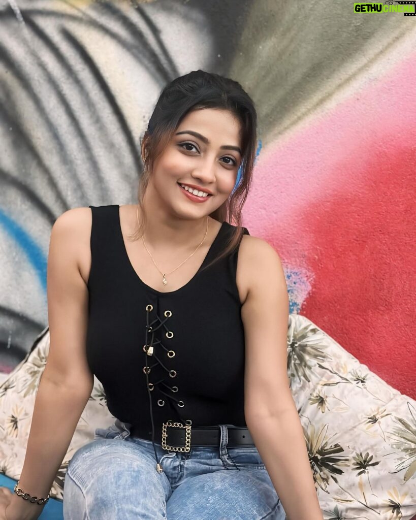 Sasmita Piyali Sahoo Instagram - What kind of drug are you? I can’t stop smiling🥰❣️.. . . #picoftheday #smile #motivation #love #pretty #vibes #life #live #positivity #beautiful #odiagirl #actress #style #simple #instagram #sasmitapiyalisahoo