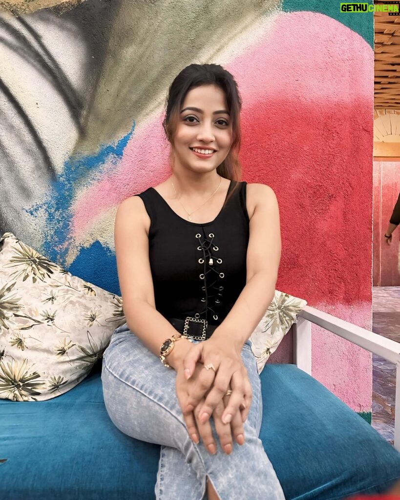 Sasmita Piyali Sahoo Instagram - What kind of drug are you? I can’t stop smiling🥰❣️.. . . #picoftheday #smile #motivation #love #pretty #vibes #life #live #positivity #beautiful #odiagirl #actress #style #simple #instagram #sasmitapiyalisahoo