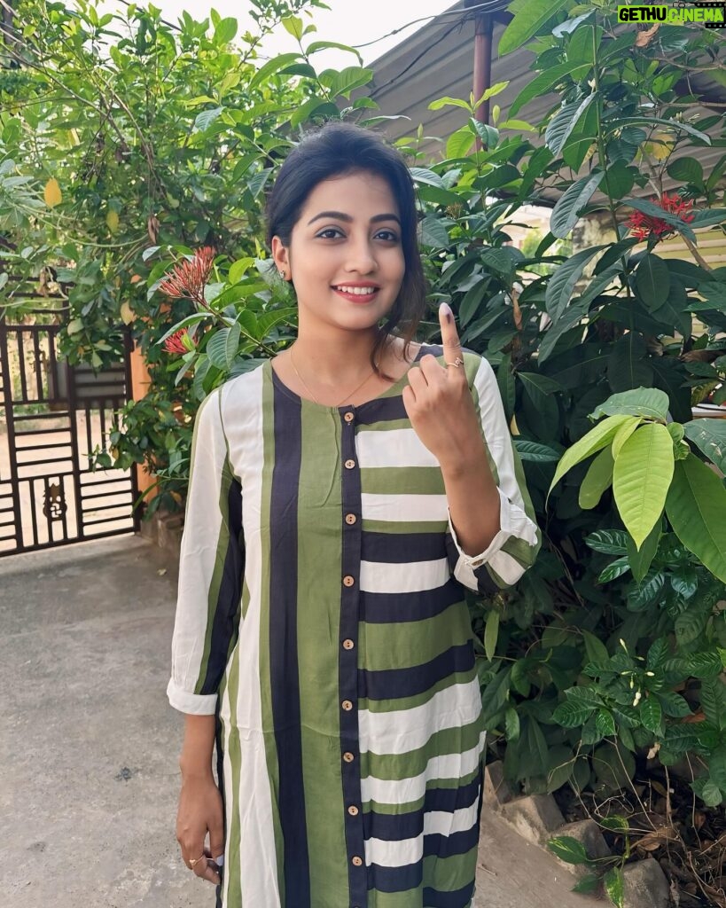 Sasmita Piyali Sahoo Instagram - I VOTED… For my nation, for my democracy, for INDIA… Guys, go out and VOTE. Because you matter!🇮🇳 . . #picoftheday #vote #pollingday #bhubaneswar #mychoice #myvote #democracy #india #Odisha #voting #opinion #myrights #voice #inked #instagram #sasmitapiyalisahoo