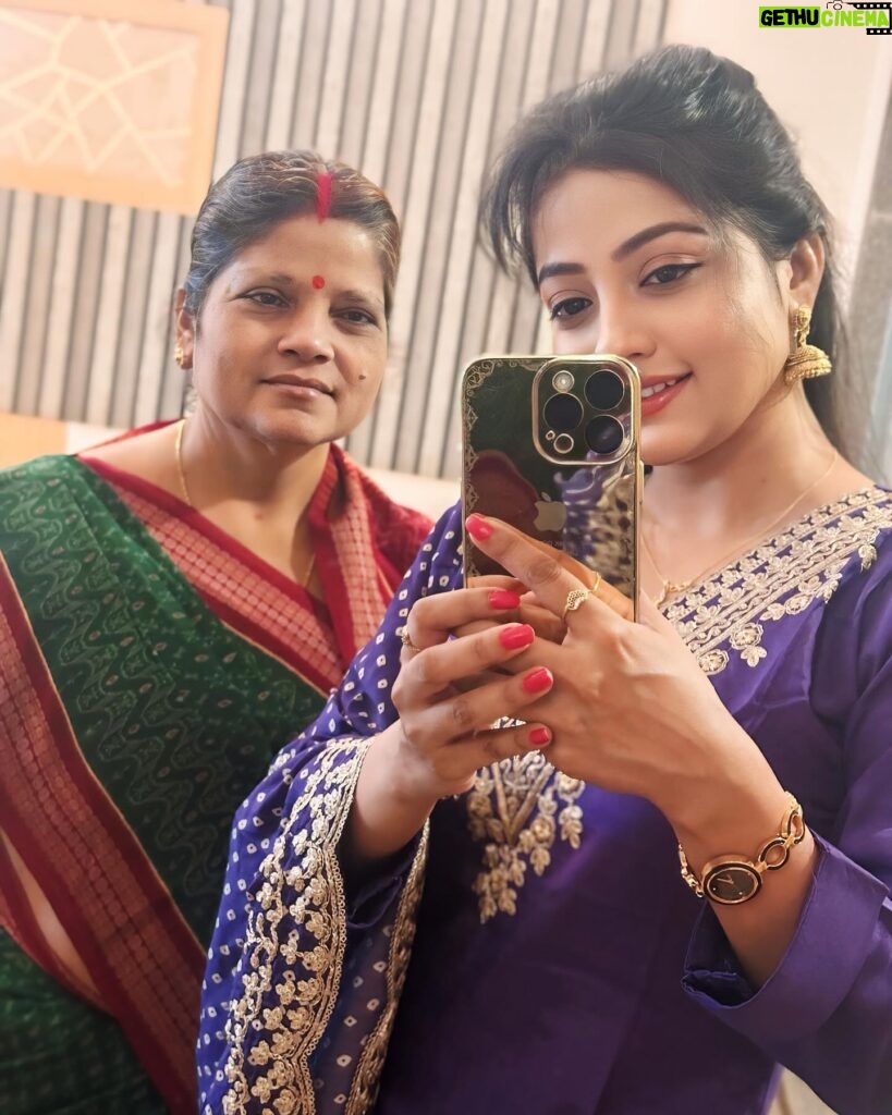 Sasmita Piyali Sahoo Instagram - Hii Mother(Bou)❤️… . . #picoftheday #happymothersday #purelove #connection #parents #mother #blissful #love #odiagirl #actress #vibes #positivity #instagram #sasmitapiyalisahoo