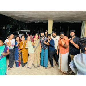 Sathya Devarajan Instagram - 2 years of edhirneechal ❤️ Cheers to the whole team 💃🏻 @kaniha_official @priyadharshinikishoreneelakndn @haripriyaa_official @actorkamalesh @vibhuraman @madhumitha.h_official @sabari.prasanth @_.rithikrr._ 
.
.
.
 #ethirneechal #suntv #celebration