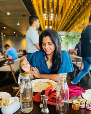 Sathya Devarajan Instagram - When food is your love language ❤️😍 Ignore the sleepy face 🫢
.
.
.
#foodgram #restaurants #favourites 
#sathyadevarajan #tamilactress #sundaying