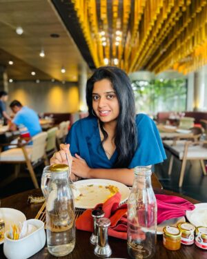 Sathya Devarajan Instagram - When food is your love language ❤️😍 Ignore the sleepy face 🫢
.
.
.
#foodgram #restaurants #favourites 
#sathyadevarajan #tamilactress #sundaying