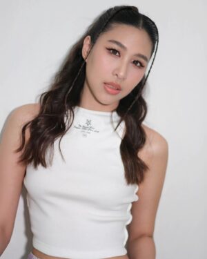 Satida Pinsinchai Instagram - ใส่เสื้อกลับด้านขอโชคลาภได้จริงไหม แงเลยย🤣🤣55555555555555 
Make up @yiim_makeup 
Hair @ninlagar