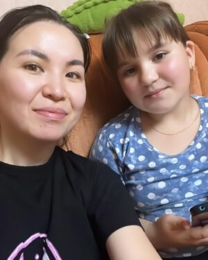 Saule Yusupova Instagram - Заехала в гости к родителям❤️

Вкусно поела 
Выкинула тонну просроченных лекарств 
Помылась в бане
Выспалась 
Всем этого желаю❤️
Из веселого: 
Родители взяли котенка и назвали его Сюрприз. (Я не в курсе была) Как я обосралась когда шла по двору и мама из дома в окно начала орать:Сюрприз! Сюрприз!