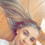 Savannah Kristich Instagram - Dreaming of summer days. I only have 3 more weeks until I’m off for summer break!!!! 😎⛱ How many more weeks of school do you have left? Comment below 🧡⬇️🧡 . . . . #cantwaitforsummer #summer #almostinhighschool #ineedabreak #sun #surf #sand #timetorelax #3longweeks