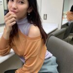 Saya Ichikawa Instagram - あした放送、ローカル路線バス乗り継ぎ対決旅　街ガチャ争奪バトル！街中のご当地カプセルトイを回しながら、陣取り合戦・鬼ごっこ・バス旅のハイブリッド的なバトルです。 市川はザ・マミィの林田さんとパックンさんのチームで対決しました。めちゃくちゃ歩いたけどめちゃくちゃ楽しかったー　 お時間許す方はぜひとも！ ⁡ テレビ東京 「水バラ ローカル路線バス乗り継ぎ対決旅　大宮＆川越で街ガチャ争奪バト」 11月1日 18:25〜21:00 ⁡ #衣装 は #ニット #スカート @currentage_ #ピアス @escapers_online #リング @asamifujikawa #バッグ @yahki_tokyo #スタイリスト @okapiiiii #時計 #orientstar #スケルトン #水バラ