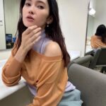 Saya Ichikawa Instagram - あした放送、ローカル路線バス乗り継ぎ対決旅　街ガチャ争奪バトル！街中のご当地カプセルトイを回しながら、陣取り合戦・鬼ごっこ・バス旅のハイブリッド的なバトルです。 市川はザ・マミィの林田さんとパックンさんのチームで対決しました。めちゃくちゃ歩いたけどめちゃくちゃ楽しかったー　 お時間許す方はぜひとも！ ⁡ テレビ東京 「水バラ ローカル路線バス乗り継ぎ対決旅　大宮＆川越で街ガチャ争奪バト」 11月1日 18:25〜21:00 ⁡ #衣装 は #ニット #スカート @currentage_ #ピアス @escapers_online #リング @asamifujikawa #バッグ @yahki_tokyo #スタイリスト @okapiiiii #時計 #orientstar #スケルトン #水バラ