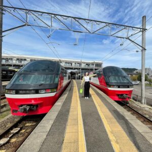 Saya Ichikawa Instagram - 麺鉄の新作、あした放送です！
今回は愛知と岐阜で麺食べまくり鉄道乗りまくり。
最高でした。
お時間許す方は是非。
⁡
BS-TBS 「麺鉄 ～メン食い鉄道　絶景の旅～早秋の中部編」
１０月29日 21:00〜22:55
⁡
J-WAVE 「Orient Star TIME AND TIDE」
毎週土曜　２１時〜
@jwavetimeandtide 
聴き逃しはポッドキャストにて
⁡
NHKfm 「x（かける）クラシック」
毎週日曜　１４：００〜１５：５０
毎週月曜　8:00〜
聴き逃しは らじるらじるにて
⁡
テレビ東京 「ローカル路線バス乗り継ぎ対決旅　大宮＆川越で街ガチャ争奪バト」
11月1日 18:25〜21:00
⁡
#ニットトップス @faddistortion
#ボトムス @labelleetude_official
#ヘアメイク @hairmake_chibamariko 
#スタイリスト @kanna_manabe 
#麺鉄
